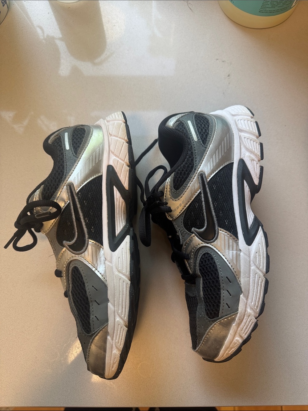 Nike Kids Black and Silver Mesh Athletic Sneakers sz 6 Y